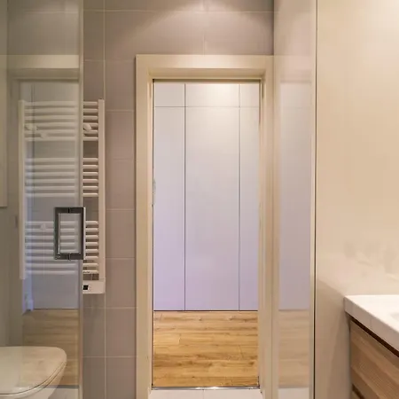 Grand Center At 2 Minutes Walk From The Appartement *