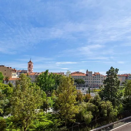 Grand Center At 2 Minutes Walk From The Appartement *