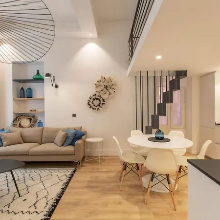 Cours Saleya Renovated 3 Bedrooms 1 Min To Air Conditioning *