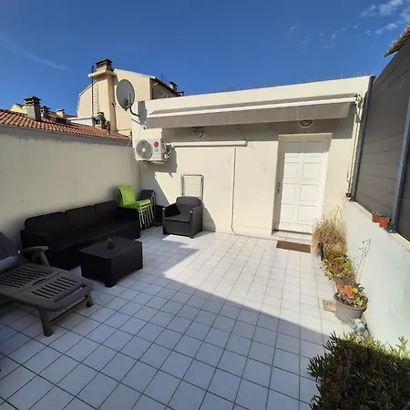 Appartement Plein Centre Climatisé Et Spacieux Avec Grande Terrasse Sur Le Toit à *