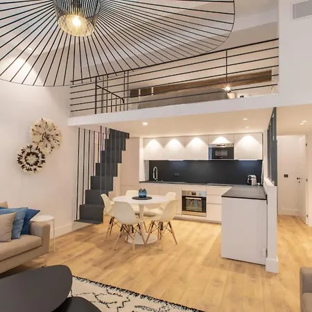 Cours Saleya Renovated 3 Bedrooms 1 Min To Air Conditioning Apartment Nice