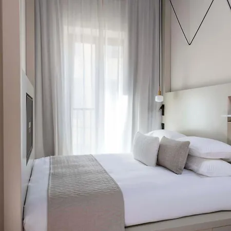 Ikonik Jean Medecin Hotel Nice