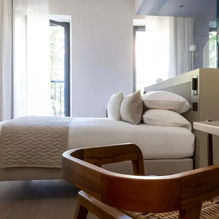 Ikonik Jean Medecin Hotel