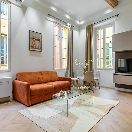 Charme Et Modernite Au Coeur Du Vieux * Nice