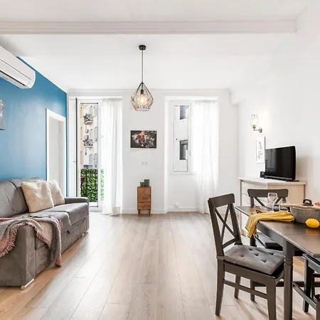 Center 2 Min Walk To Quiet Sunny Balcony Appartement