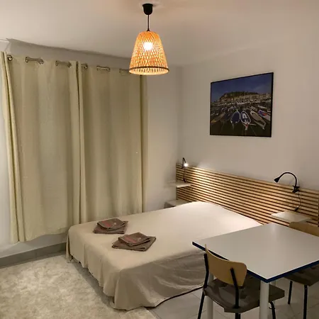Joli Studio, Quartier Du Port Apartment