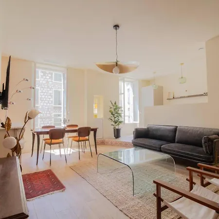 Le Charme De L'ancien, Rénové - - 4 Personnes Appartement *
