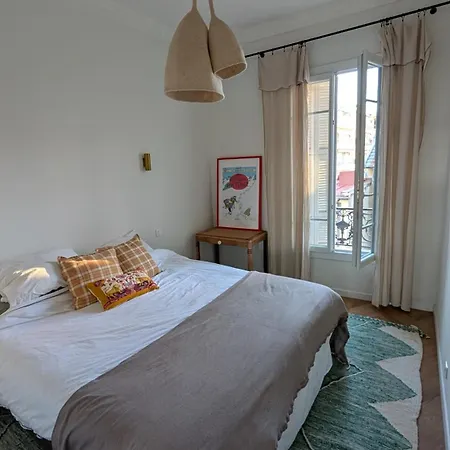 Bright, Spacious 2 Bedroom Apartment, Walk To & Old Town Nice