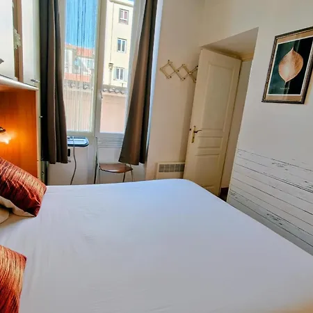 Close To Beaches And Shops, Up 6 Pers Appartement *