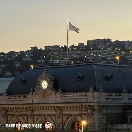 Jolie Nice