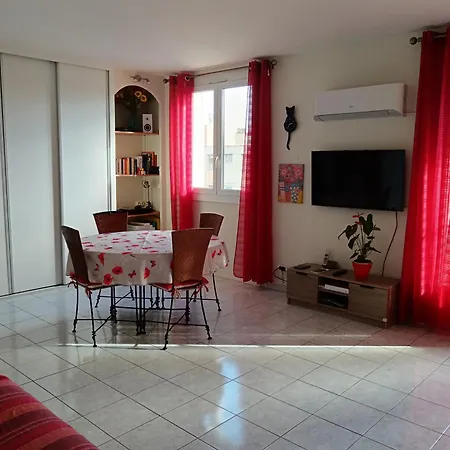 Nord 2 Pieces Calmes,wifi,clim,balcon,parking Appartement Nice