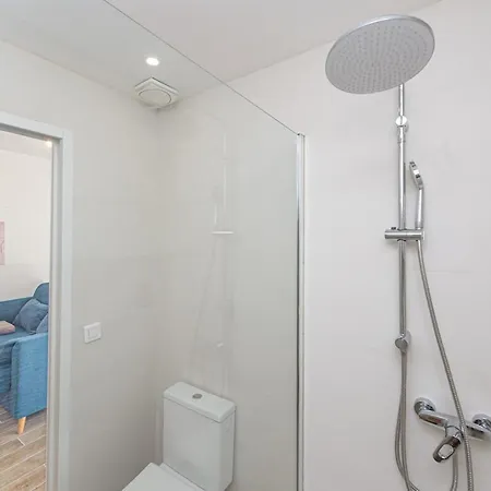 Nice, 3-room Refurbished Near Train Station Appartement