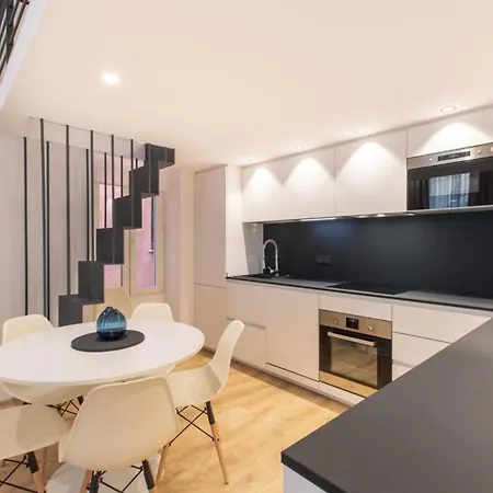 Cours Saleya Renovated 3 Bedrooms 1 Min To Air Conditioning * Nice
