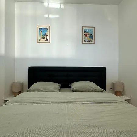 Appartement Carre D Or Face A La