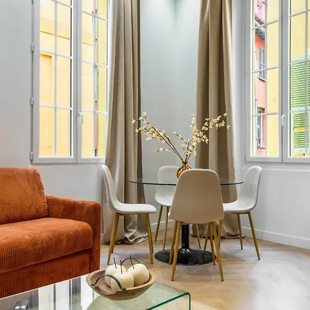 Charme Et Modernite Au Coeur Du Vieux Appartement
