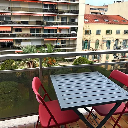 Appartement Beachfront On Promenade Des