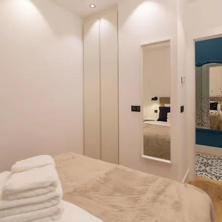 Cours Saleya Renovated 3 Bedrooms 1 Min To Air Conditioning