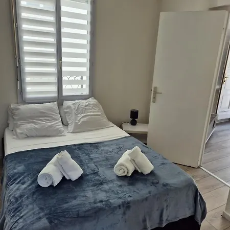 Plein Centre Climatisé Et Spacieux Avec Grande Terrasse Sur Le Toit à Appartement