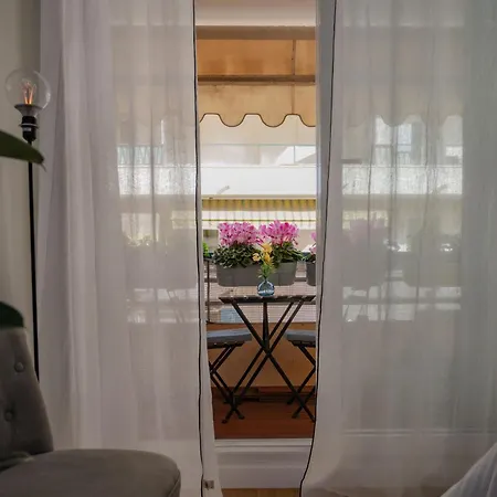 Large Magnificent Terrace Apartment