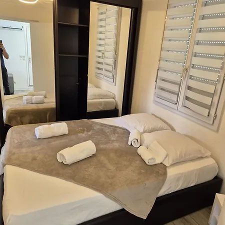 Appartement Plein Centre Climatisé Et Spacieux Avec Grande Terrasse Sur Le Toit à *