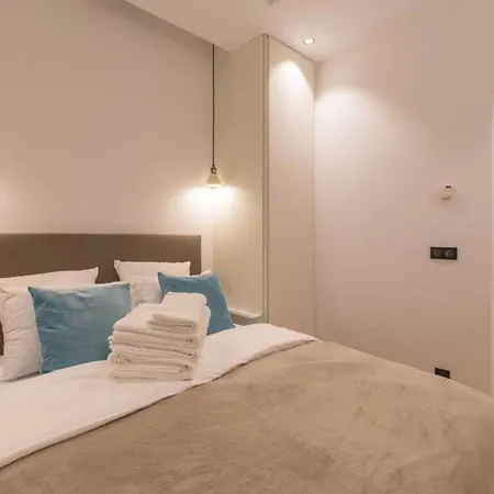 Apartment Cours Saleya Renovated 3 Bedrooms 1 Min To Air Conditioning Nice