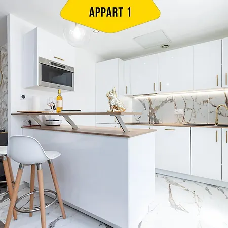 Apartment Casa Reine Jeanne- Ideal Groups & Family -central Near Train Station - Parking - New&confort-ac