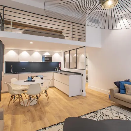 Cours Saleya Renovated 3 Bedrooms 1 Min To Air Conditioning Apartment Nice