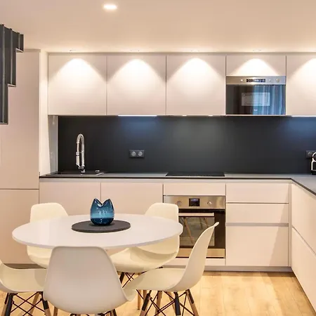 Cours Saleya Renovated 3 Bedrooms 1 Min To Air Conditioning