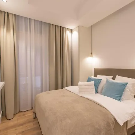 Cours Saleya Renovated 3 Bedrooms 1 Min To Air Conditioning Nice