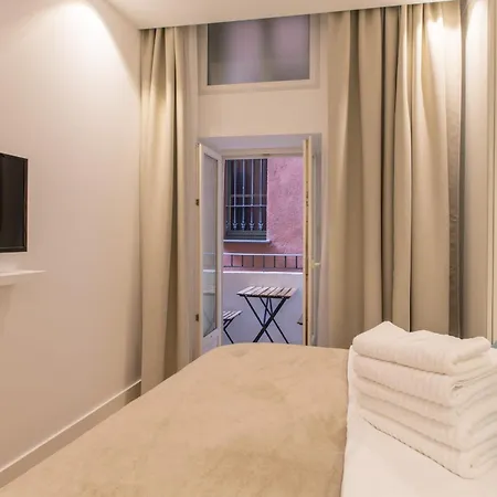Apartment Cours Saleya Renovated 3 Bedrooms 1 Min To Air Conditioning *