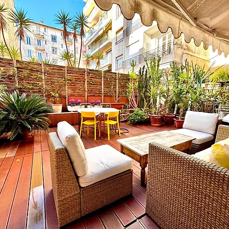 Large Magnificent Terrace Apartment Nice