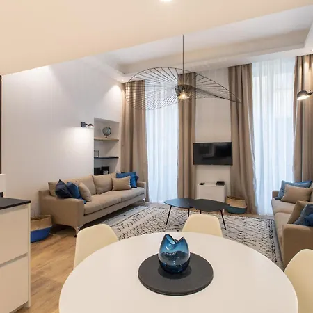 Cours Saleya Renovated 3 Bedrooms 1 Min To Air Conditioning Apartment Nice