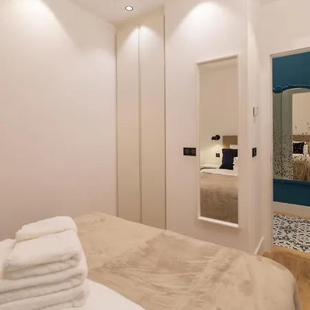 Cours Saleya Renovated 3 Bedrooms 1 Min To Air Conditioning Nice