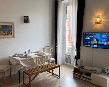Apartment 2 Bedrooms In Central Location On The Famous Place Massena *
