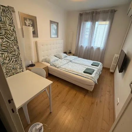 Appartement The - 3 Rooms, 3air Cond, 3tv, 3fans, 2 Wc, Wifi Everywhere 5min Aeroport, Train, Beach, 1min Tram, 15 Min Centre, Port, Parking Possible *