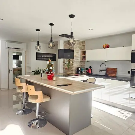 Moderne A Nice, 50 M² Avec Balcon