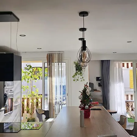 Moderne A Nice, 50 M² Avec Balcon Nice