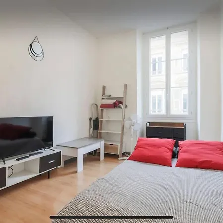 Confortable A - 19 M² Avec Vue Sur La * Nice