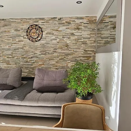 Moderne A Nice, 50 M² Avec Balcon *