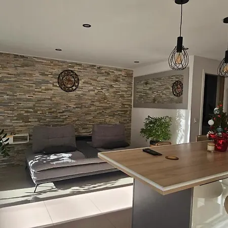 Moderne A Nice, 50 M² Avec Balcon