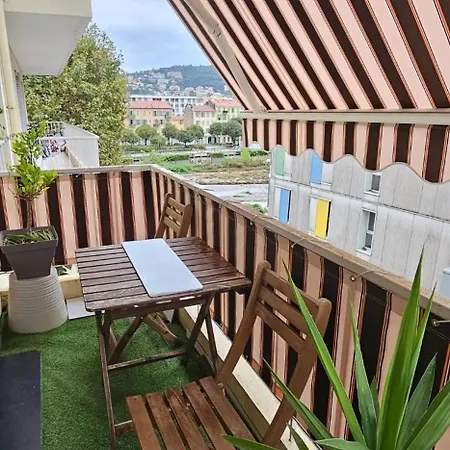 Moderne A Nice, 50 M² Avec Balcon
