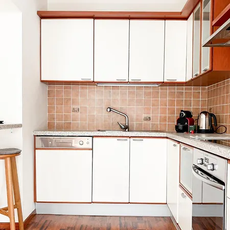 Hyper-centre, Air-conditioned With Balcony Appartement *