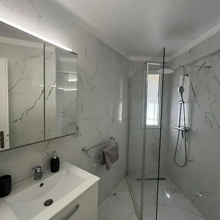 Superbe Port De Lumineux,clim , Parking Apartment *