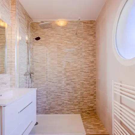 Peaceful In With Terrace, Parking Apartment Nice