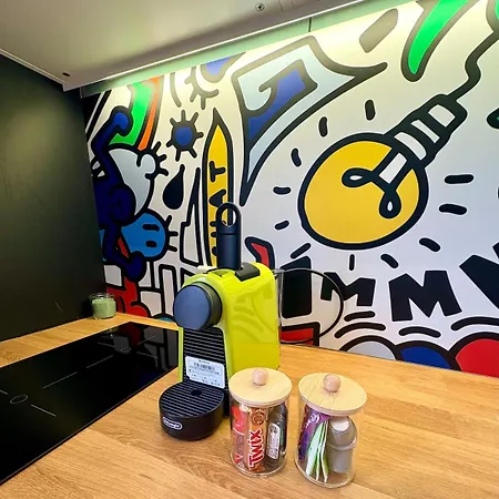 Bright Pop-art Center Near Apartment Nice