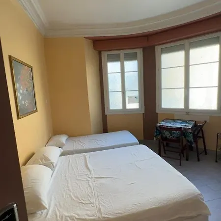 Simple - Fresh Start 2026 Hotel