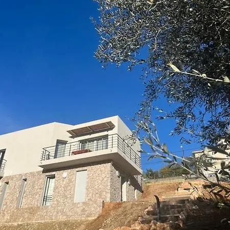 La Costière Villa *