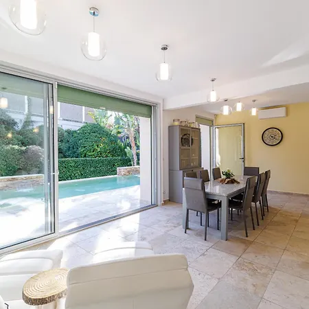 Marie -pool - Garden-close To -parking Villa *