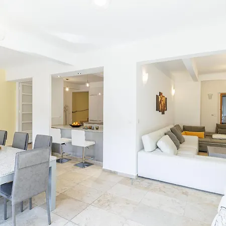 Marie -pool - Garden-close To -parking * Nice