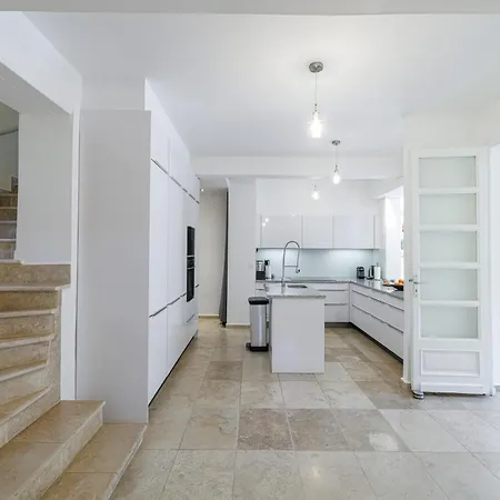 Marie -pool - Garden-close To -parking Villa